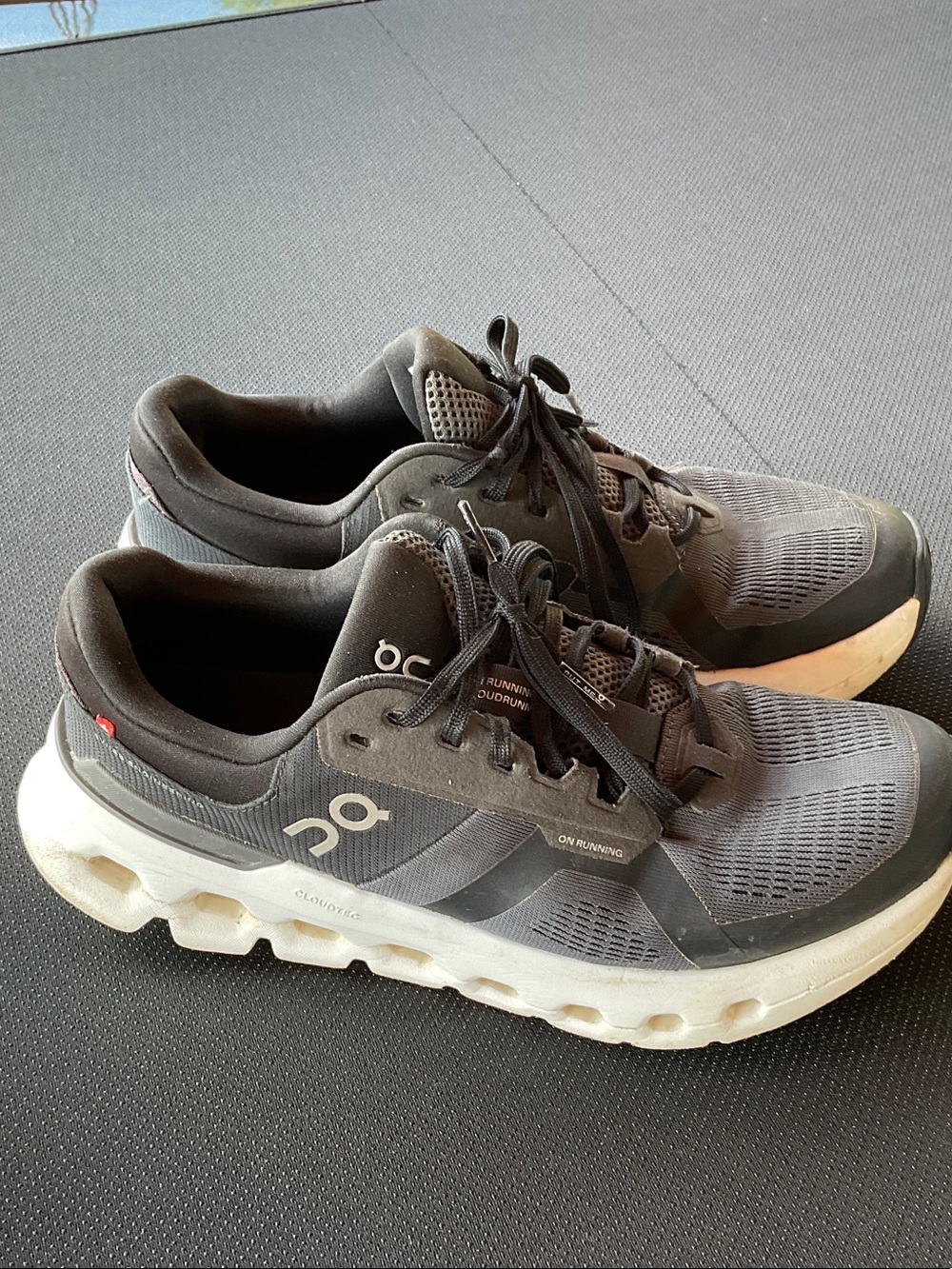 On Cloud Running women’s swift Running Shoes - Black and White, women’s 9 - Picture 2 of 11